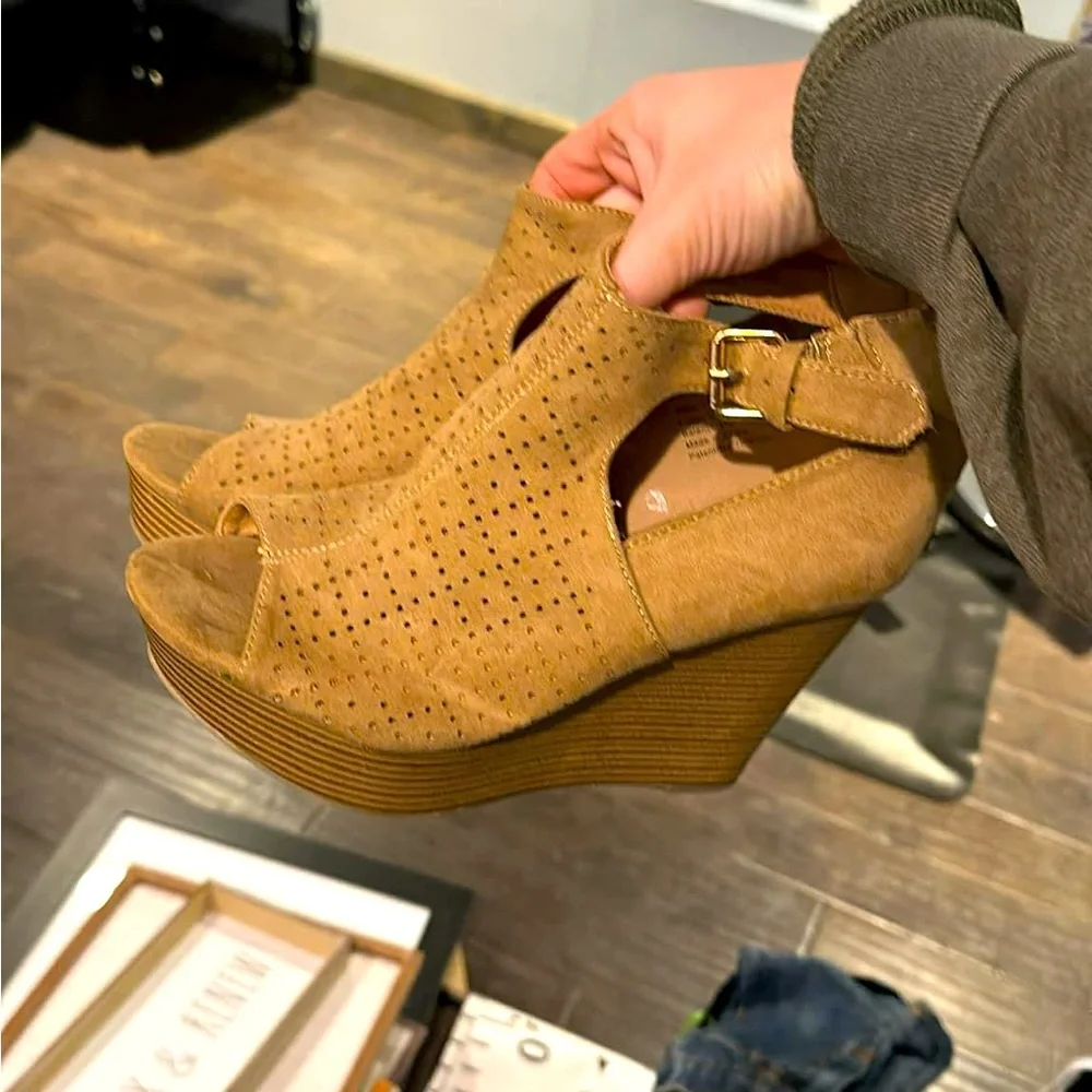 Brown wedges - Picture 1 of 1